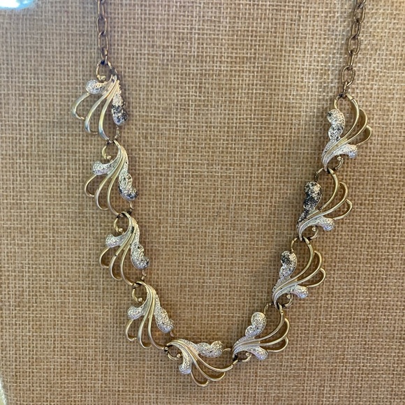 Sarah Coventry Vintage Ornate Necklace and Bracelet Set - Picture 8 of 9